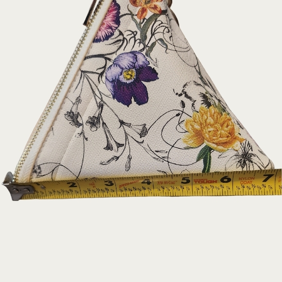 Floral White PYRAMID Clutch with Tassel, FAUX LEATHER EUC - Picture 15 of 16